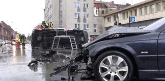 Die beiden zerstörten Fahrzeuge an der Unfallstelle Bild: (Alle Rechte vorbehalten) René Werner, IDANewsMedia