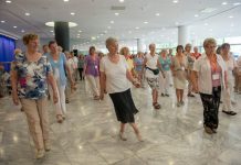 Aktive Mittagspause: Der 12. Deutsche Seniorentag bietet vielfältige Mitmachaktionen. Bild: BAGSO e.V. / Hemmerich